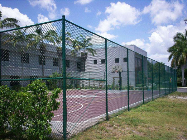 球场围栏网厂家联系方式
