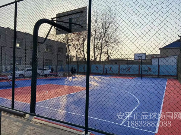 篮球场护栏围网图片